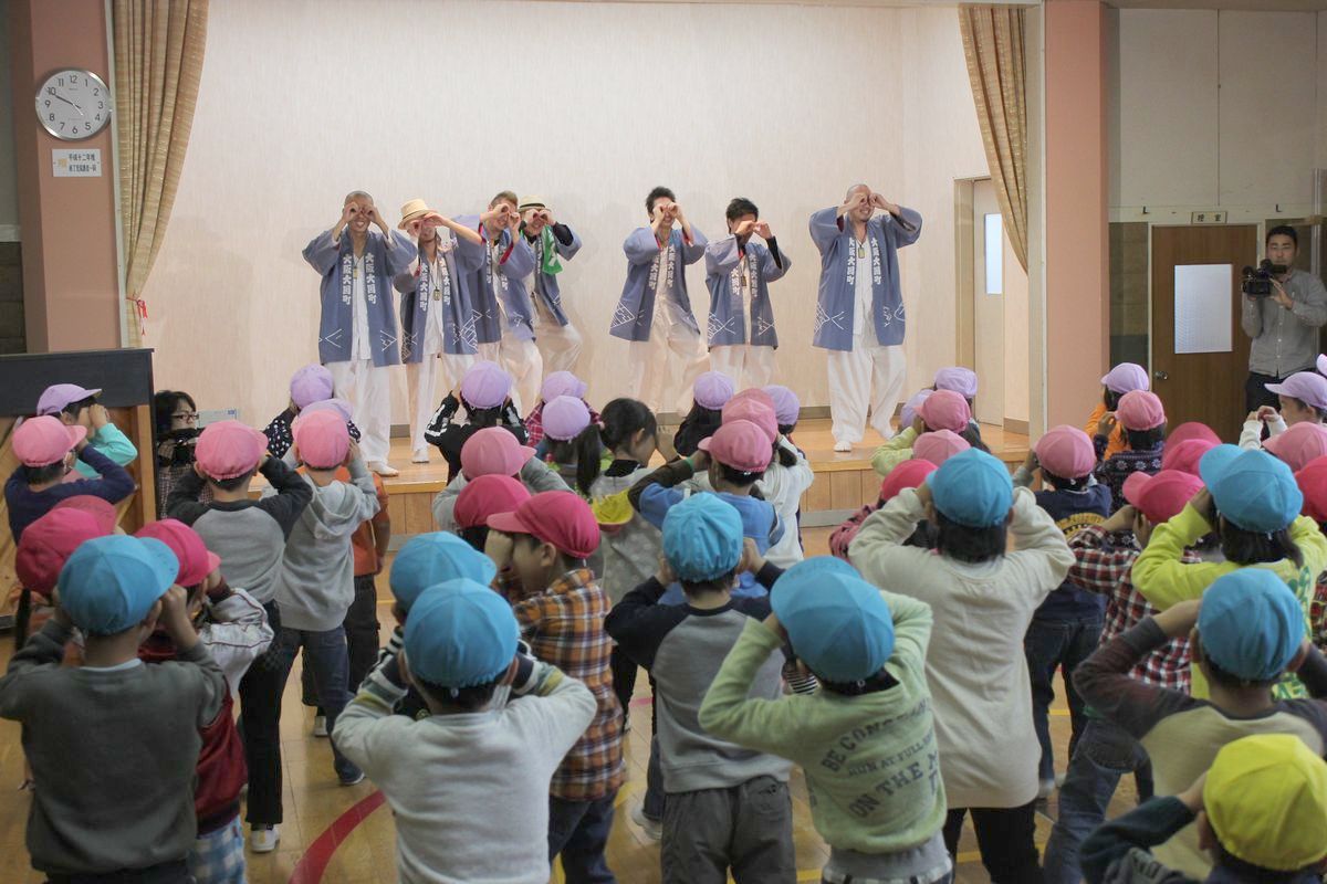 大熊幼稚園にＥＴ-ＫＩＮＧが歌のプレゼント（2011年11月11日） 写真 2
