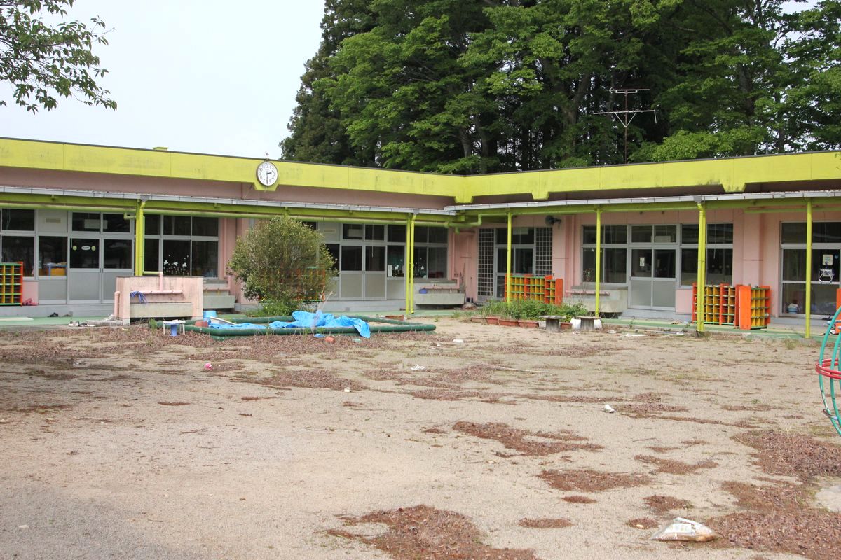 町内の様子-学校と熊川（2012年5月17日） 写真 15
