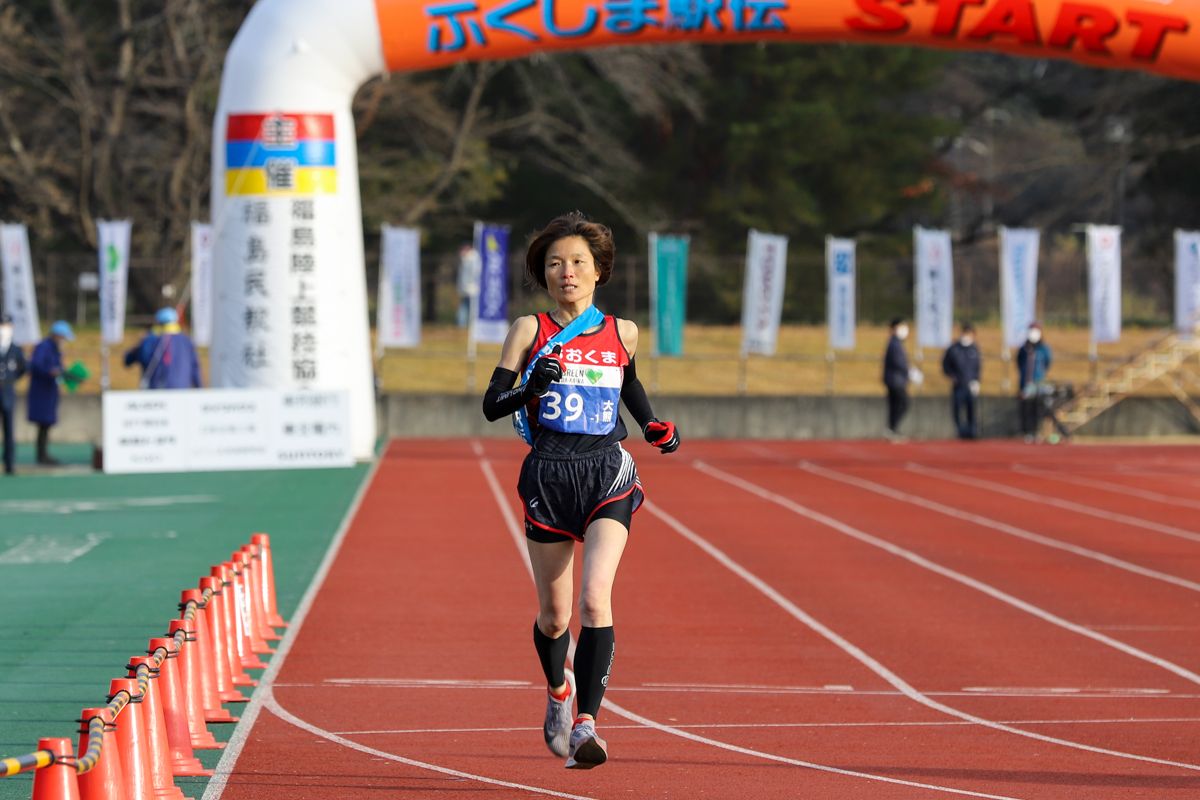 第33回ふくしま駅伝が11月21日、白河市から福島市までの16区間95kmで行われました。第1回から単独チームとして参加している町チームは33回目の出場です。