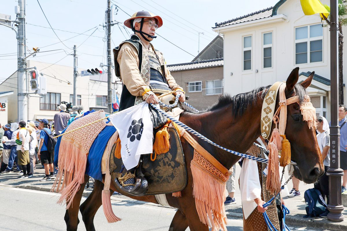 相馬野馬追祭には、大熊町騎馬会から7騎の騎馬武者が出陣し、標葉郷の各騎馬とともに、旧相馬中村藩の各地区を行列。写真は副執行委員長を務めた島副町長。