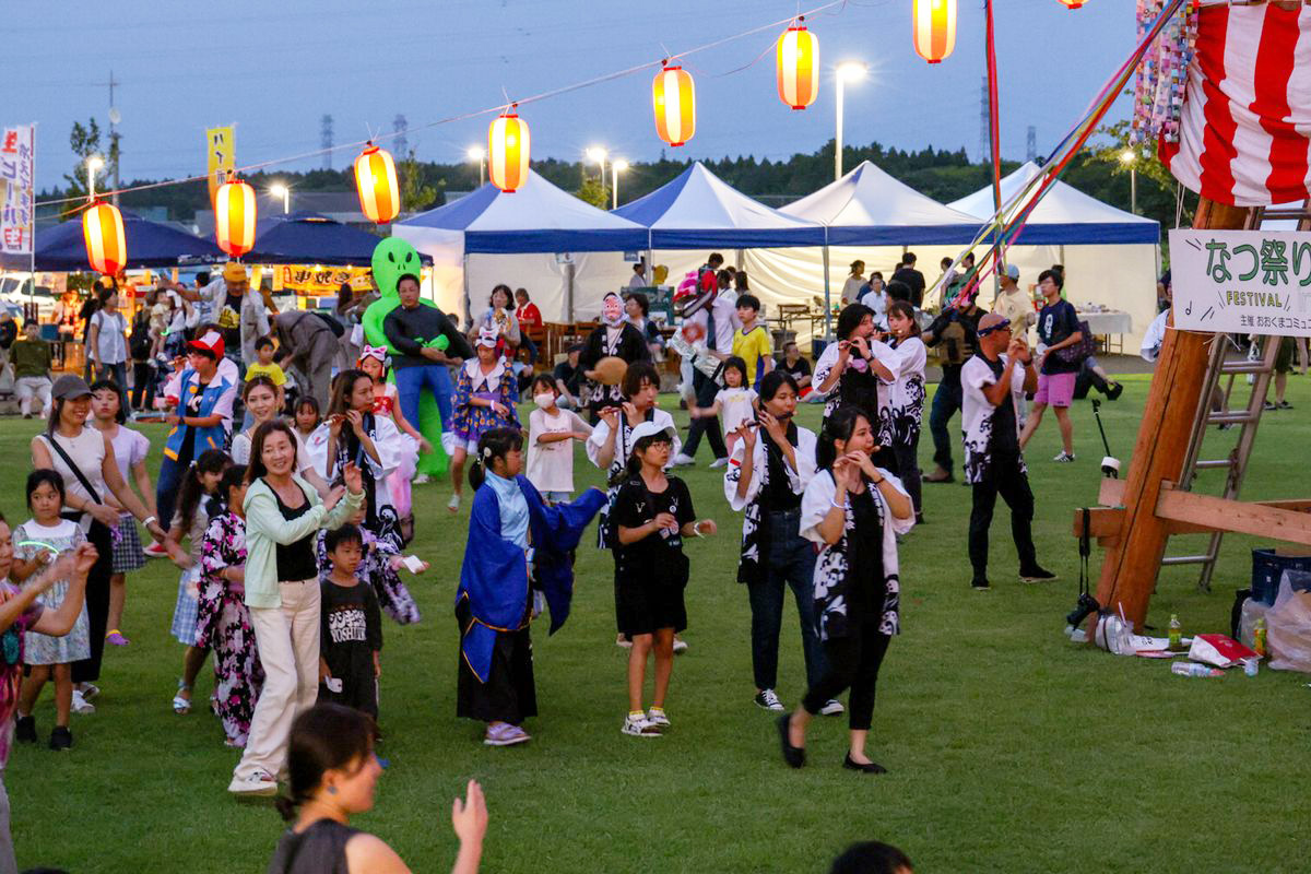 毎年恒例、町民有志「平馬会」の盆踊り大会には、お囃子の歌と音に人がどんどん集まり踊りを楽しみました。