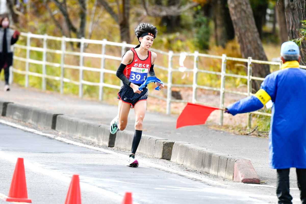 2区の柳田文徳選手は、サンフレッシュ白河・大沼体育館前から泉崎さつき公園前までの8.2kmを走りました。