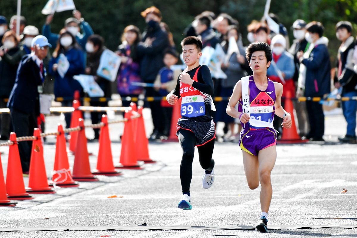 7区の渡辺善亮選手は、郡山市・ゼノアック日本全薬工業内から郡山ヒロセ開成山陸上競技場東側までの5.4kmを走りました。