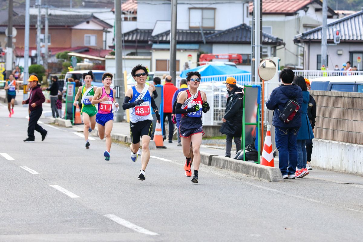 13区の三瓶優成選手は、二本松市役所内から二本松市安達支所内までの4.8kmを走りました。