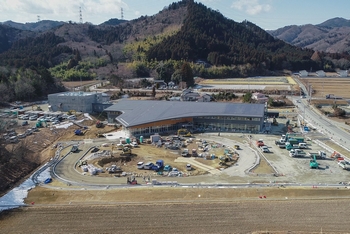 平成31年2月13日撮影　東側から見た庁舎建設工事の全景