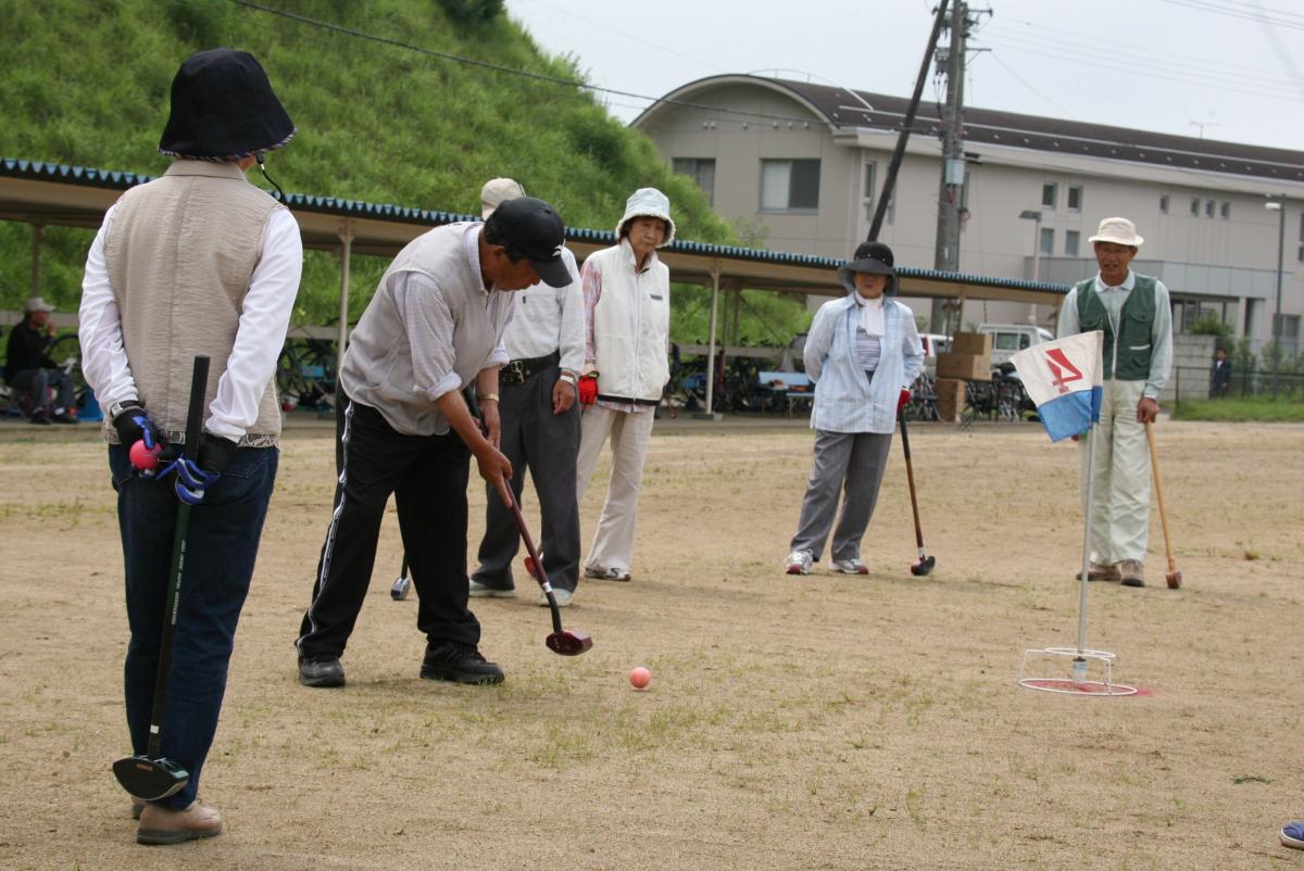 グラウンドゴルフでは夫沢地区の皆さんが優勝しました