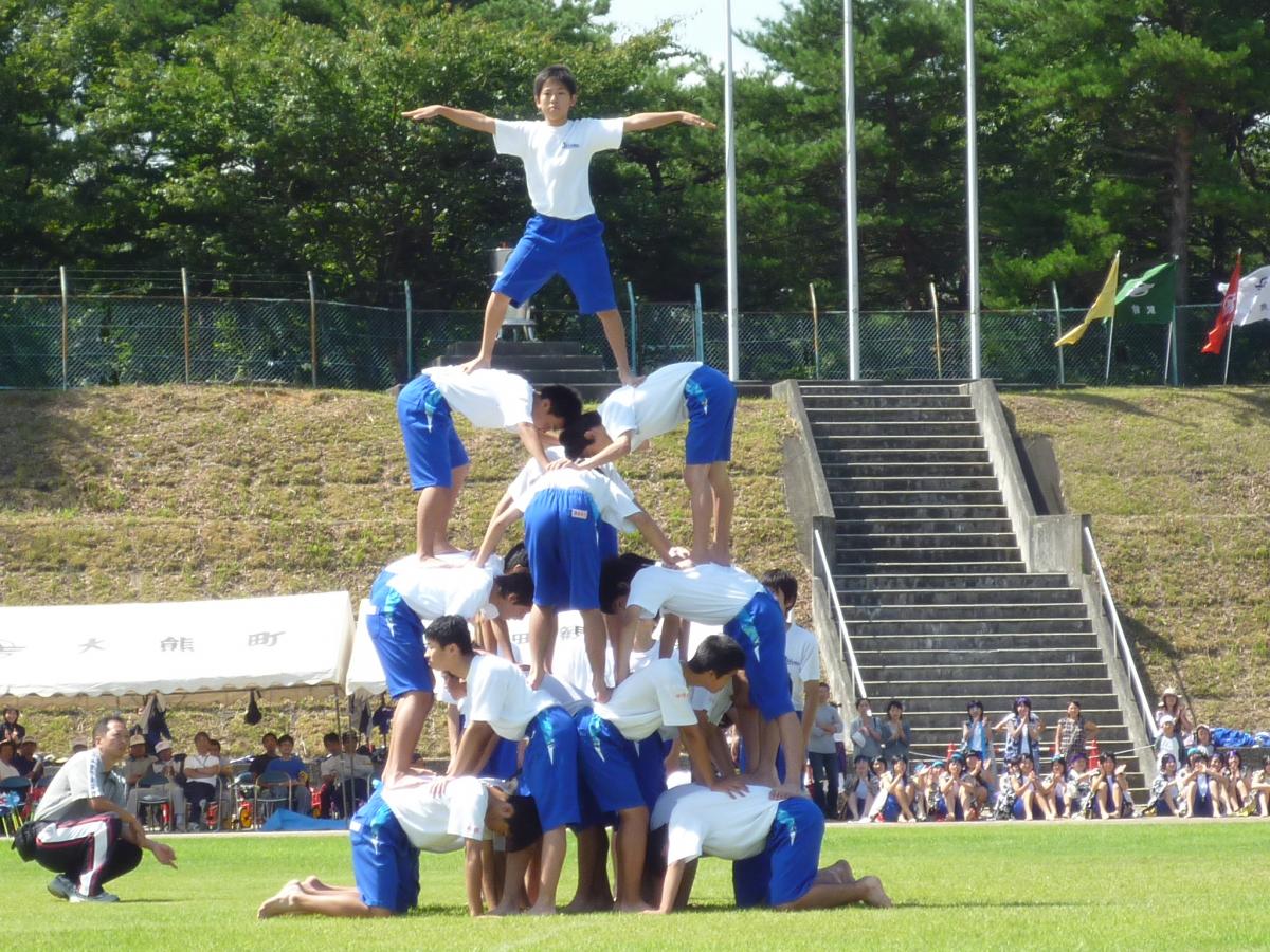 大熊中生による圧巻の組み体操