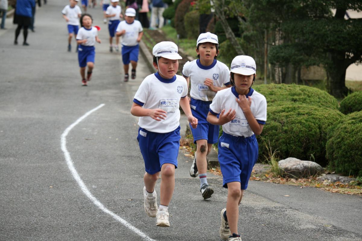 転んでケガをしても最後の力を振り絞って懸命に走る姿