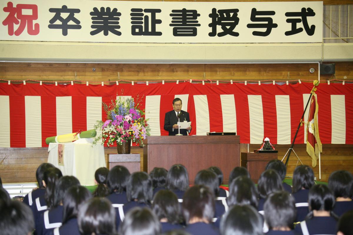 祝辞を述べる渡辺町長