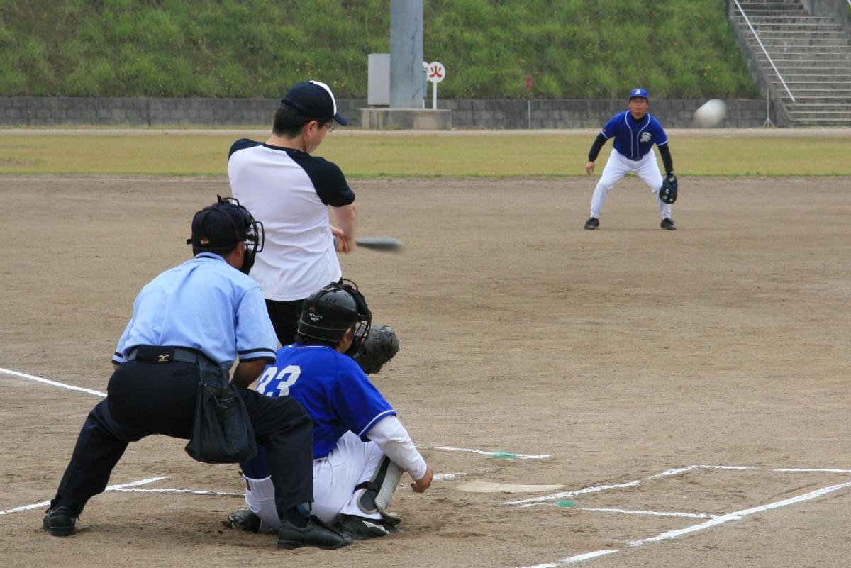 クリーンヒットを放つ選手