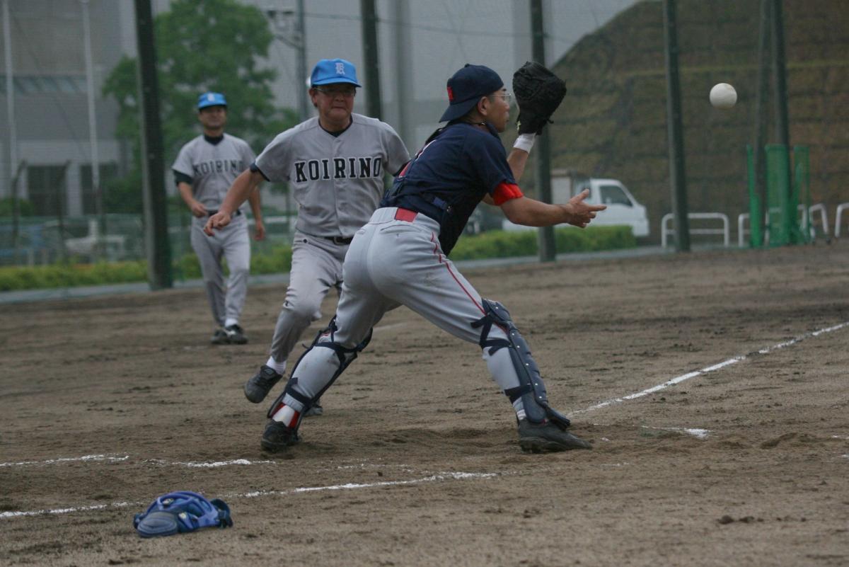 白熱の試合を繰り広げた壮年ソフトボール