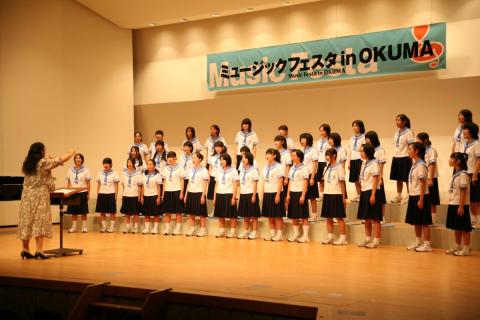 日頃の練習の成果を発表する出演者　