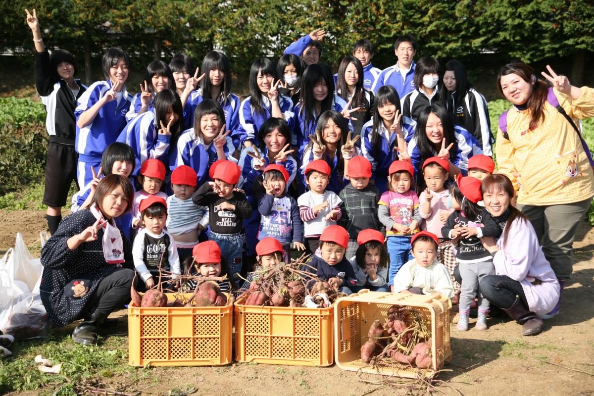 大熊町保育所 さつまいも掘り（2010年11月11日） 写真 2