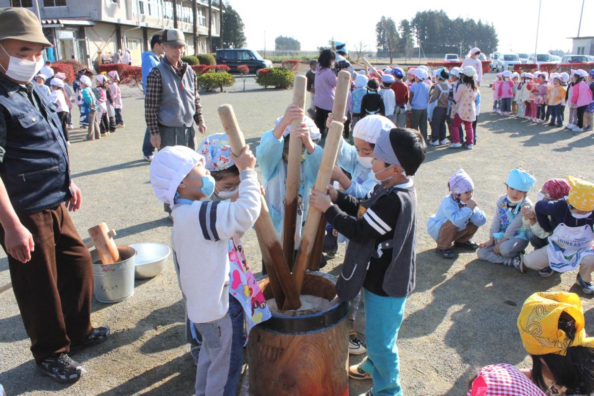 大野幼稚園 もちつき会（2010年12月1日） 写真 3