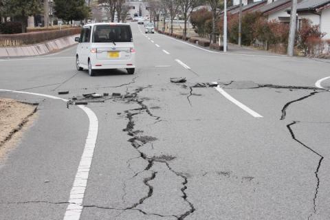 東日本大震災発生直後の町内（2011年3月11日） 写真 1