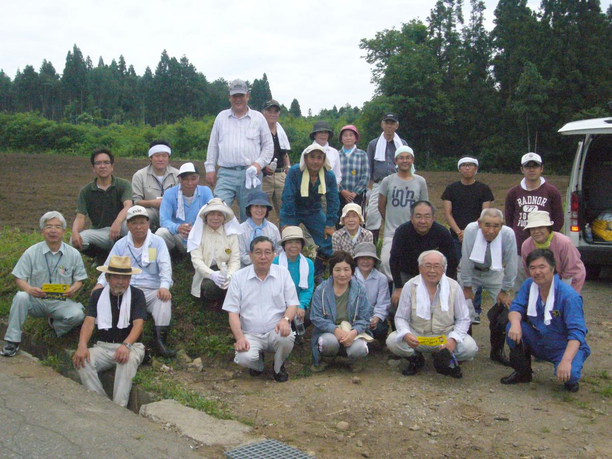 喜多方でヒマワリ種まき（2011年7月7日） 写真 4