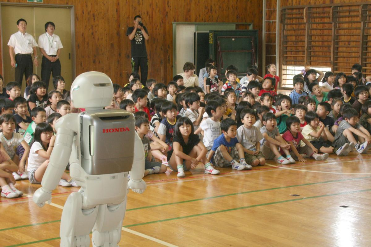 小学校にASIMO訪問（2011年7月7日） 写真 2