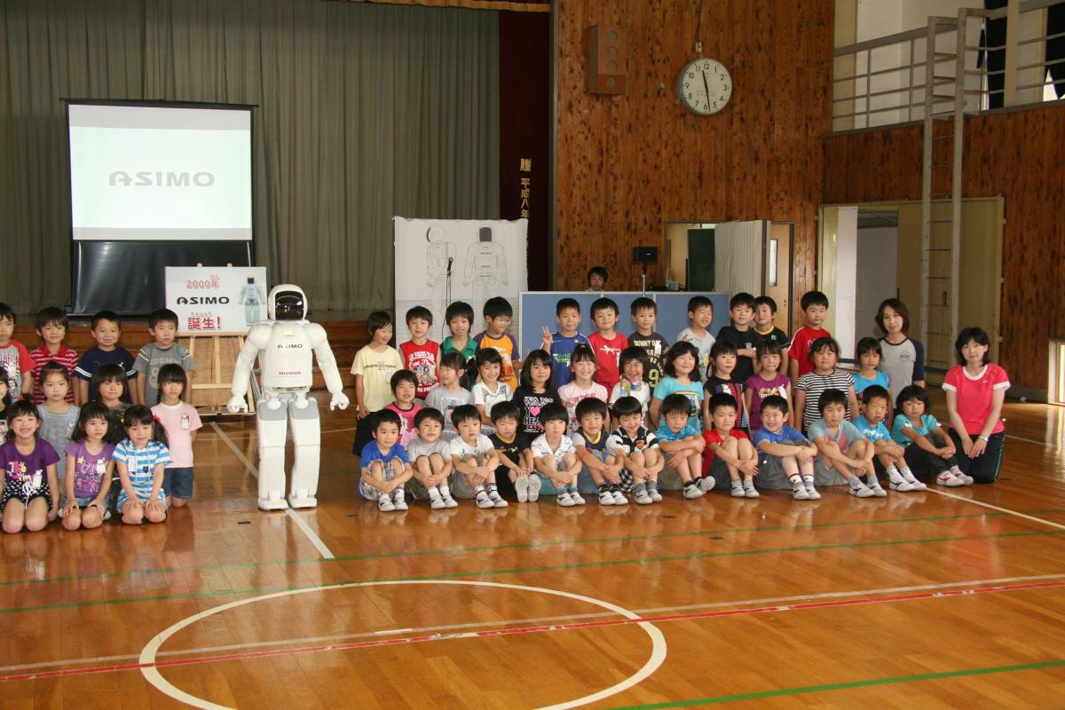 小学校にASIMO訪問（2011年7月7日撮影） - 大熊町公式ホームページ