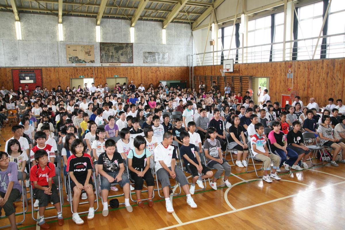 平成22年度熊町・大野小学校　卒業証書を手渡す会（2011年7月30日） 写真 4