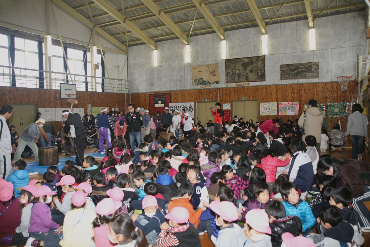 小学校・幼稚園もちつき会（2011年12月16日） 写真 5