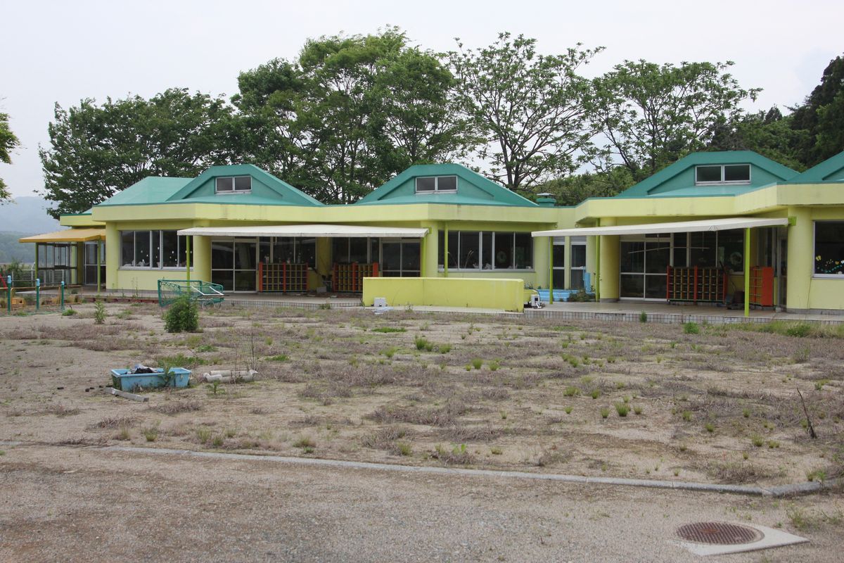 町内の様子-学校と熊川（2012年5月17日） 写真 5