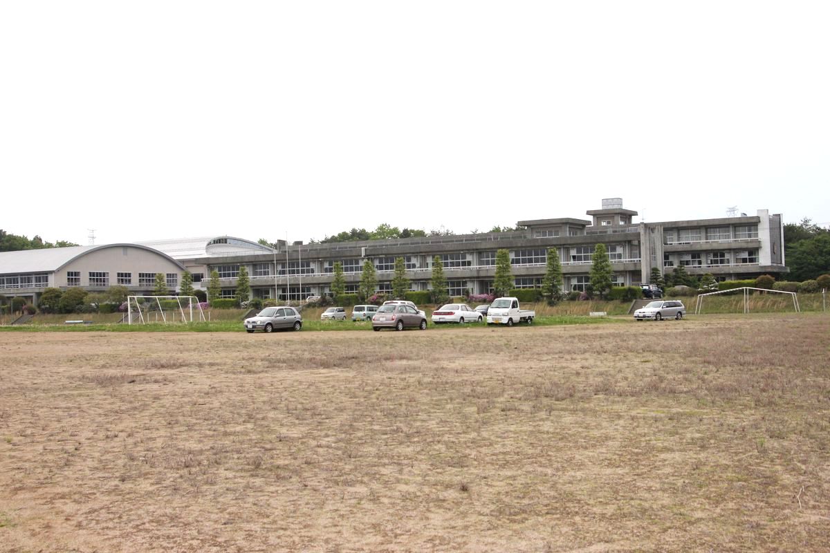 町内の様子-学校と熊川（2012年5月17日） 写真 8