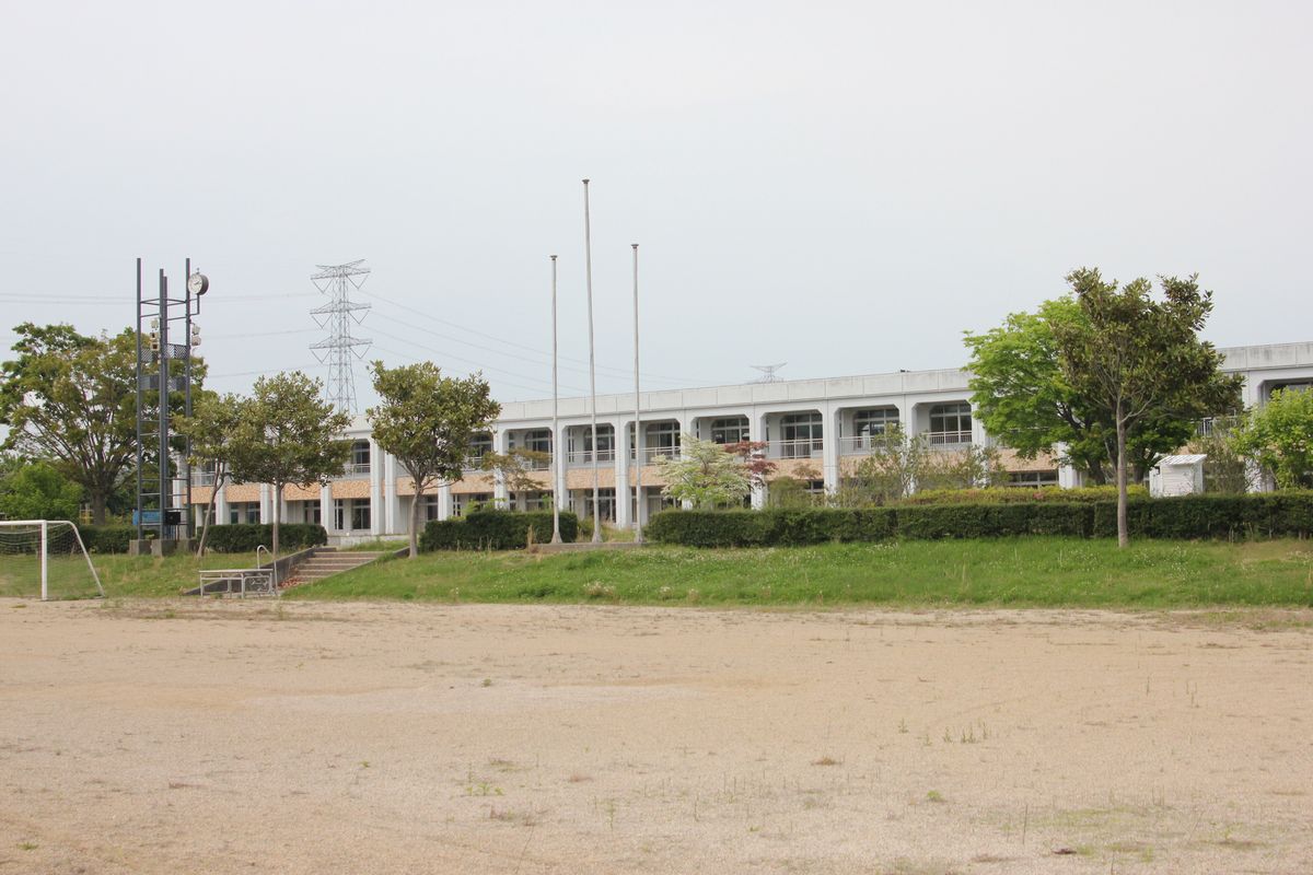 町内の様子-学校と熊川（2012年5月17日） 写真 11
