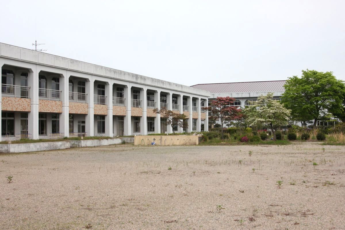 町内の様子-学校と熊川（2012年5月17日） 写真 12