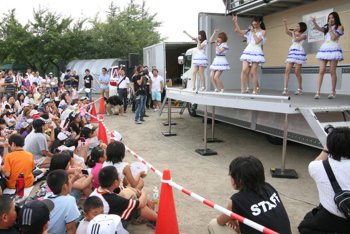 AKB48のステージで大いに盛り上がる会場