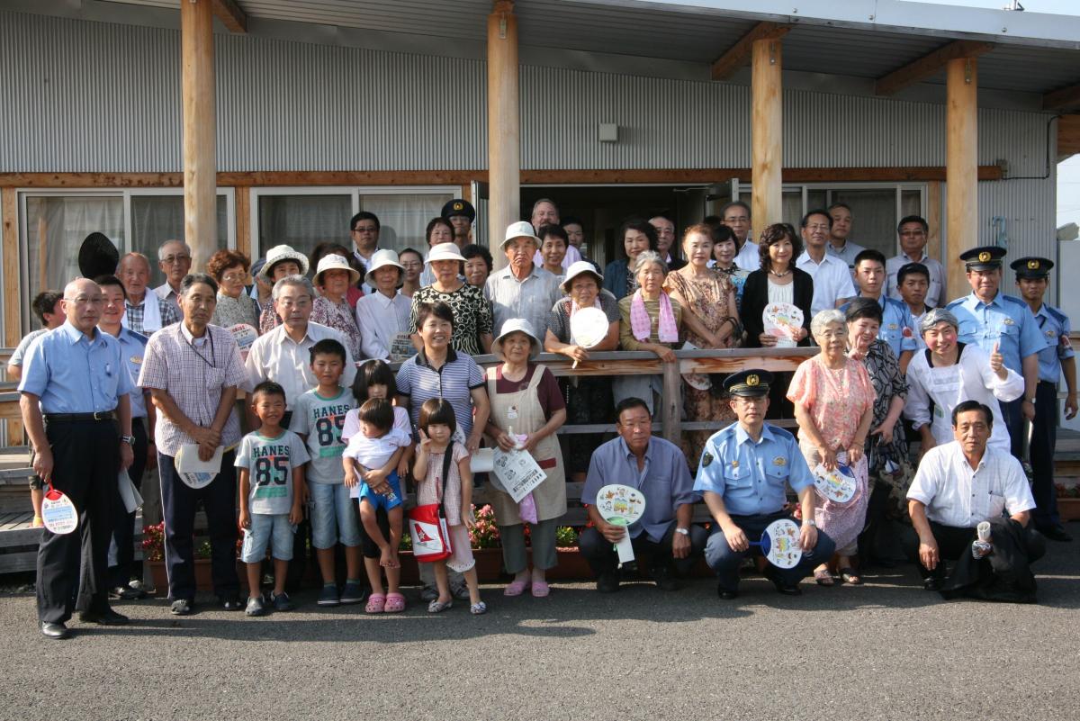 ウルトラ防犯教室に参加した皆さんで記念撮影