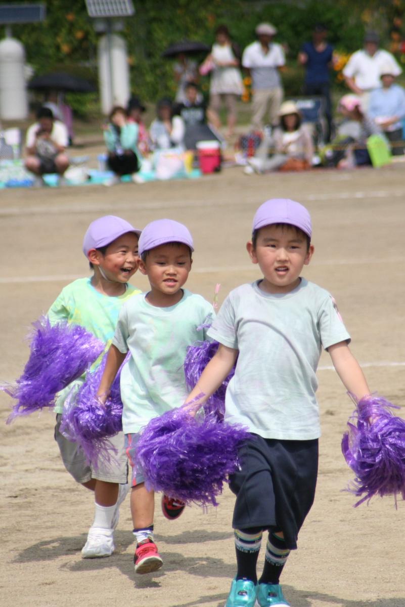 ダンス「勇気100％」を披露した大野・熊町幼稚園の園児たち
