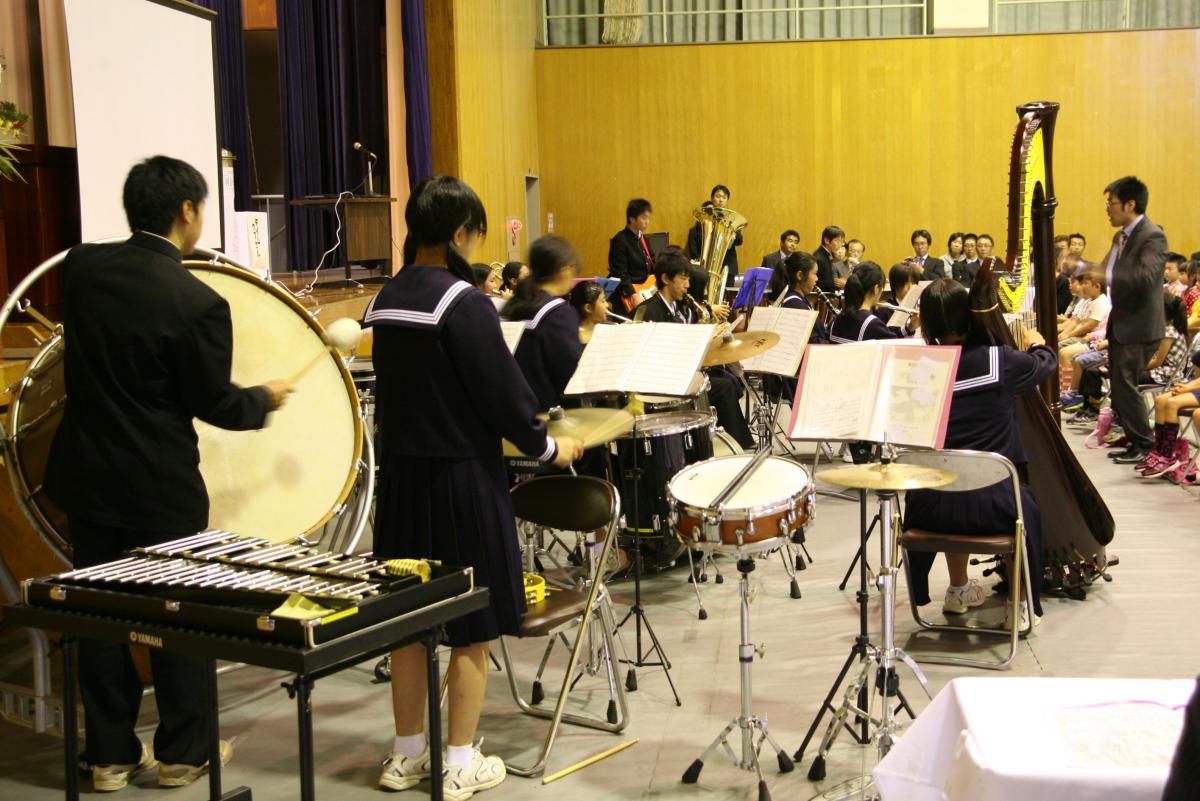 迫力のある演奏を披露した大熊中学校吹奏楽部の生徒