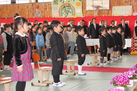 熊町小学校に3人、大野小学校に5人の新1年生が入学しました