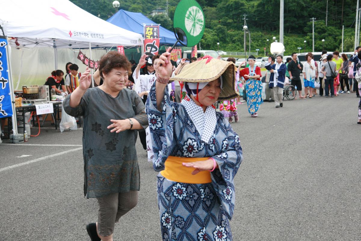 「相馬盆唄」での盆踊り