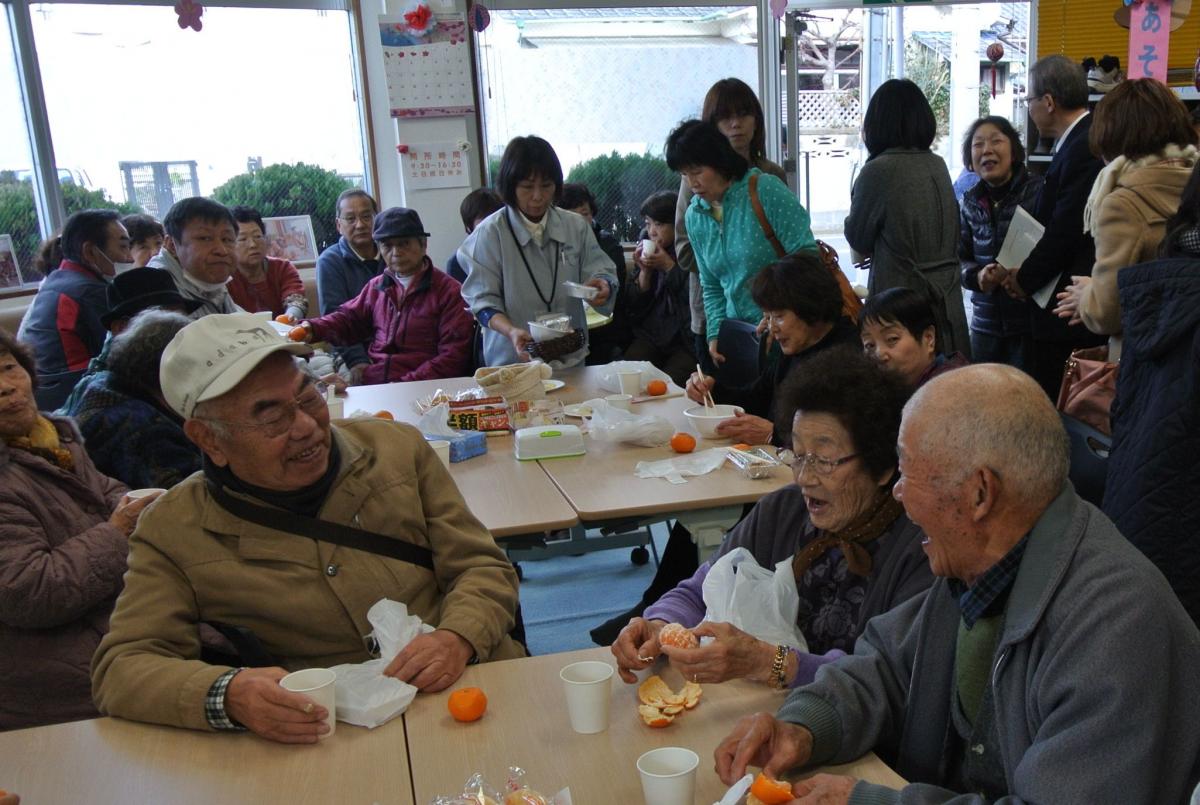 交流を楽しむ町民