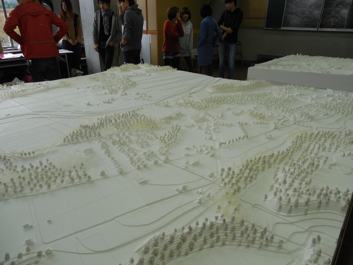 神戸大などの学生が製作した大熊町の模型