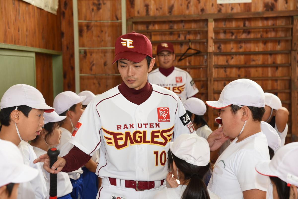 熊町・大野小学校「楽天ふれあい野球教室」（2015年10月2日撮影） 写真 2
