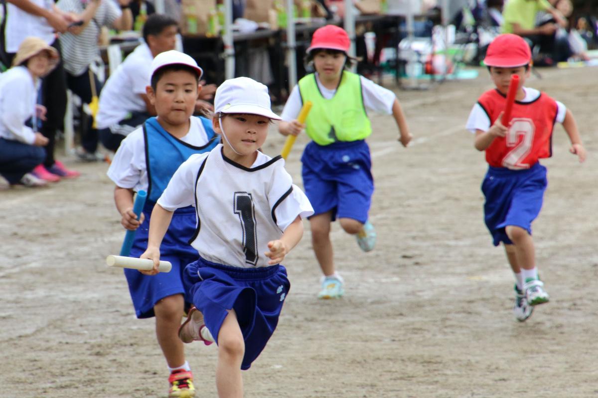 幼稚園児・小学生・中学生、全員が選手として参加した全員リレー「未来へつなげ大熊のバトン」