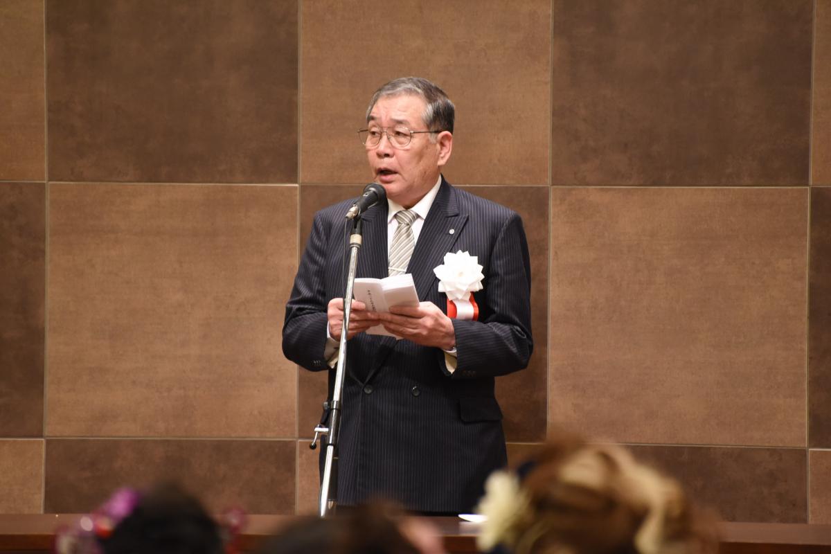 式辞を述べる渡辺町長