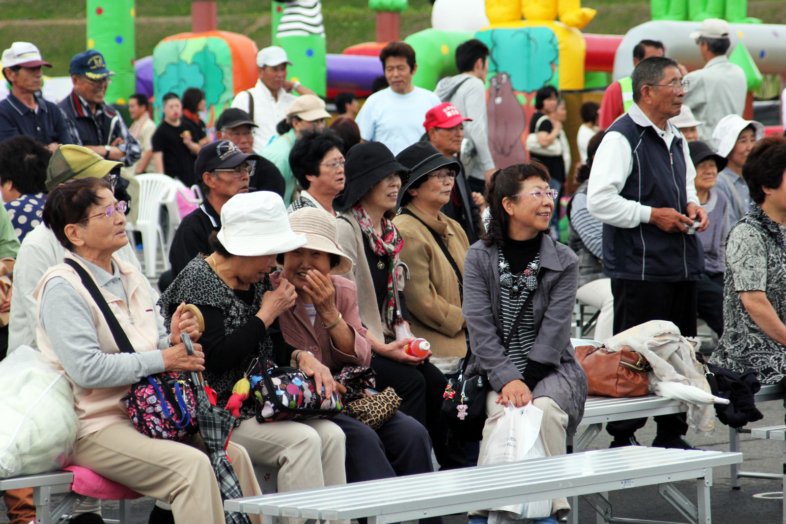 再会に会話も弾みます