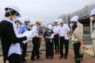 町の検証委が大野駅の除染状況を視察