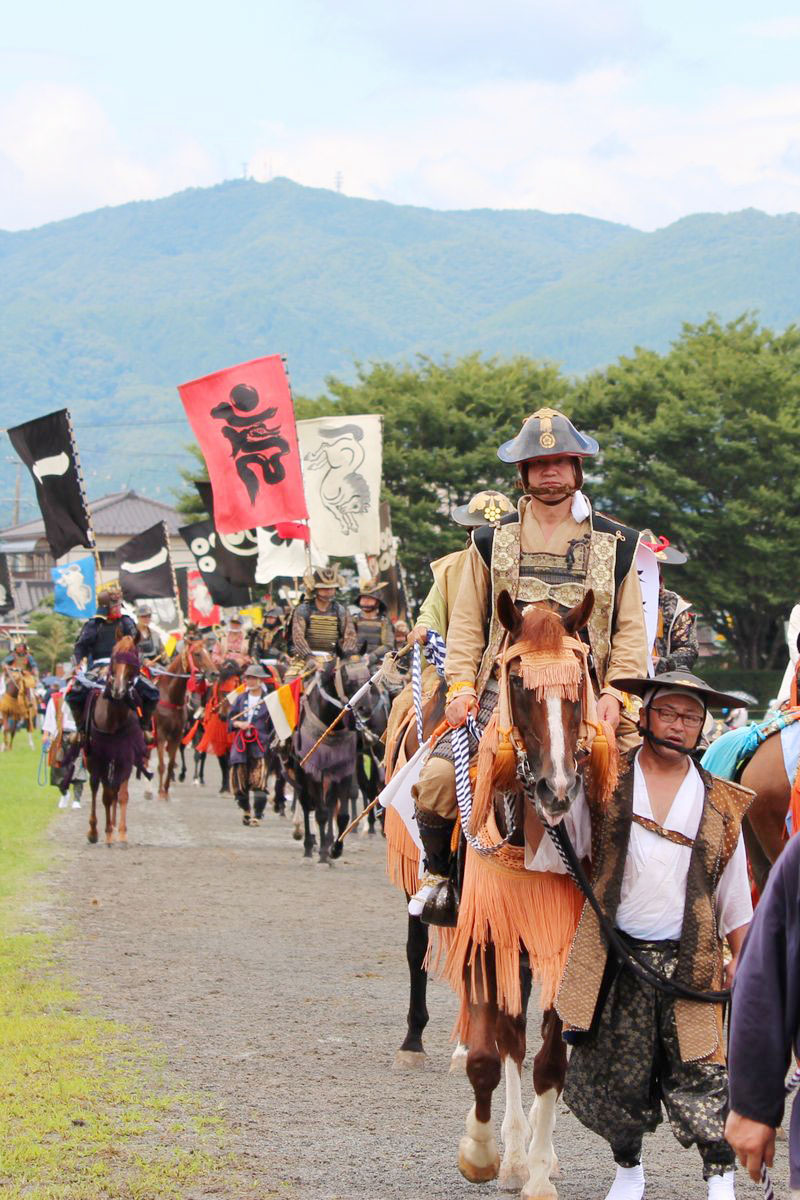 相馬野馬追本祭りのお行列で今年初陣の木村教育長が堂々と行進しました