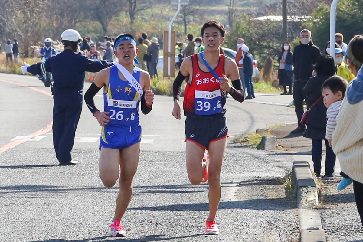 激しい競り合いを見せる7区柳田選手