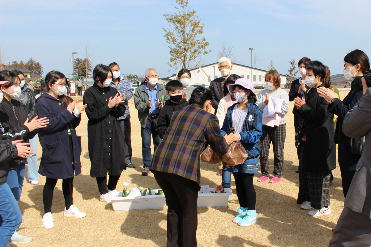 3月11日に合わせて町を訪れ、町民たちと過ごした町立小中学校の児童生徒。