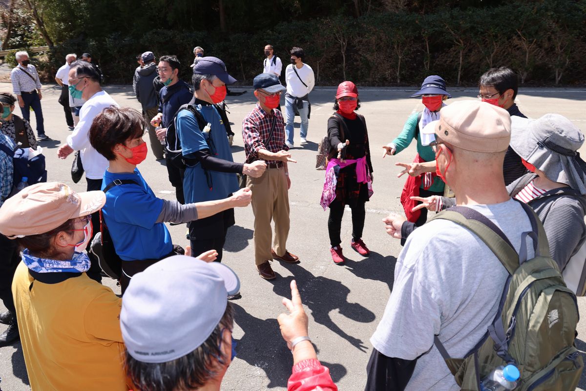 お楽しみイベントではじゃんけん大会が行われ、参加者は受付時に配布されたマスクの色で班分けされると、自己紹介やじゃんけんなどを通して交流しました。