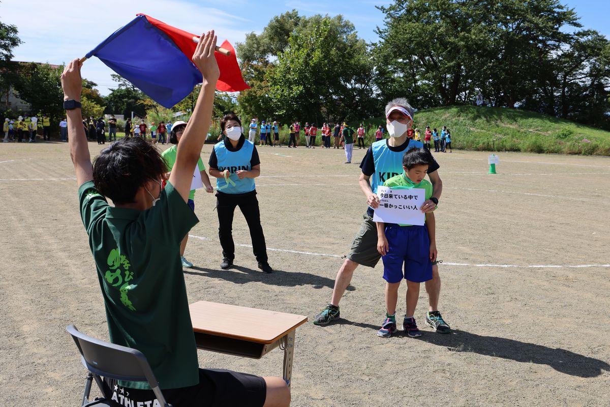 ◯◯を探せ！！ゆめの森借り人では、カードに書かれた人を会場内から探し出し、一緒にゴールを目指します。審査員の判断で合格・不合格が決まり再チャレンジする場面もありました。