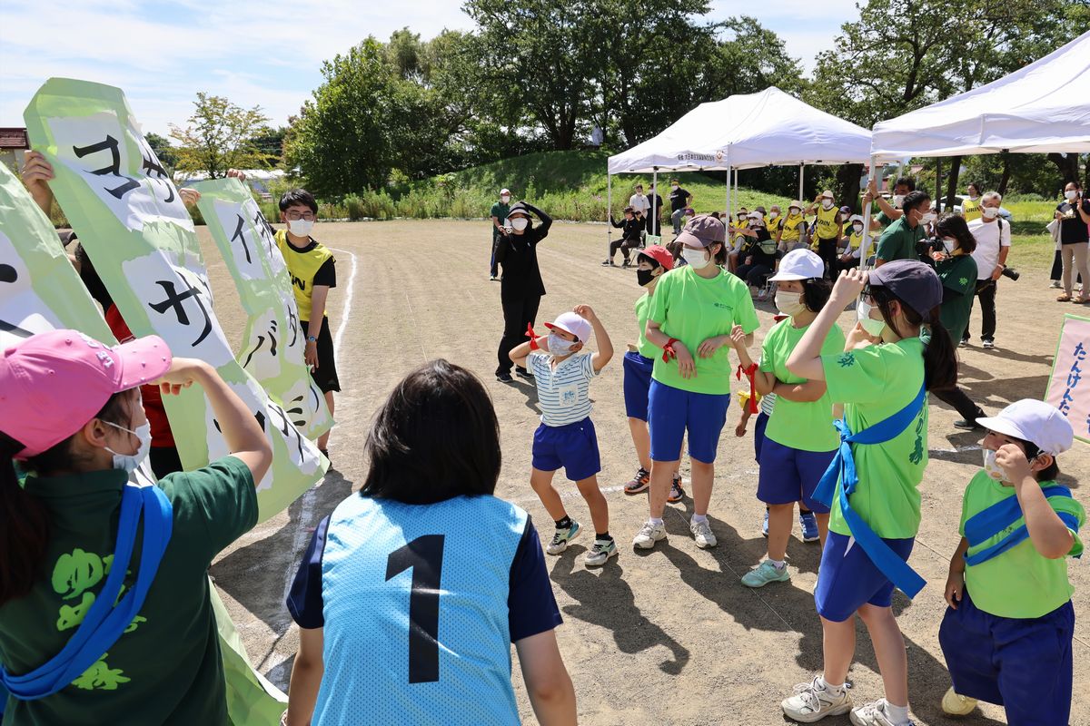 各チームが1つずつ入手したヒントを組み合わせると、よさこいを踊れば見つかるというメッセージにたどり着きました。