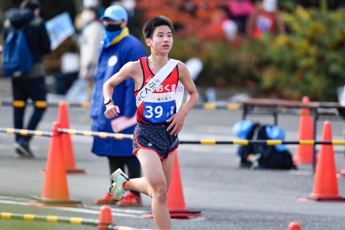 第7区の福田選手は、沿道の応援を背に受けて5.4kmを全力で走り切りました。