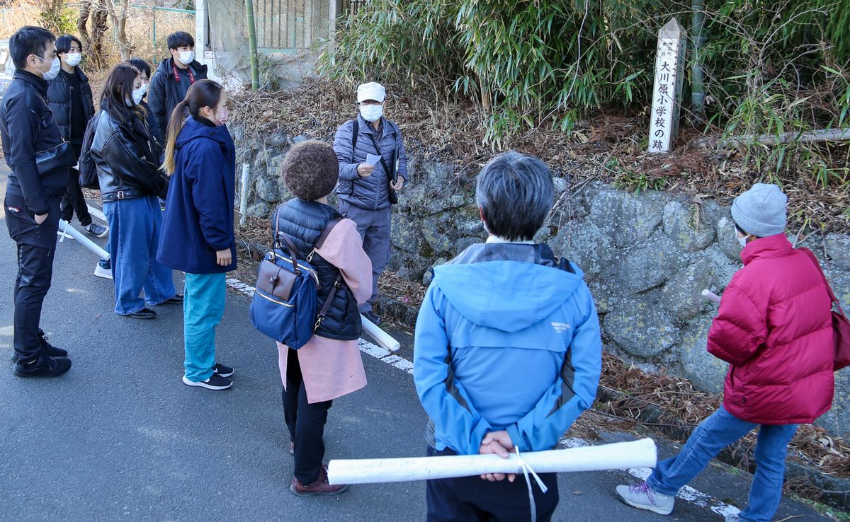 鎌田さんの説明に耳を傾ける参加者