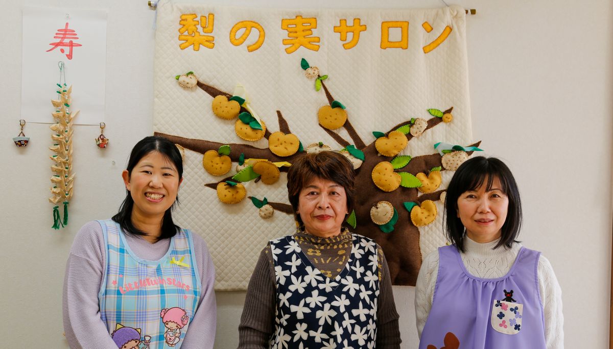 （右から）スタッフを務めた松本さん、木田さん、松さん